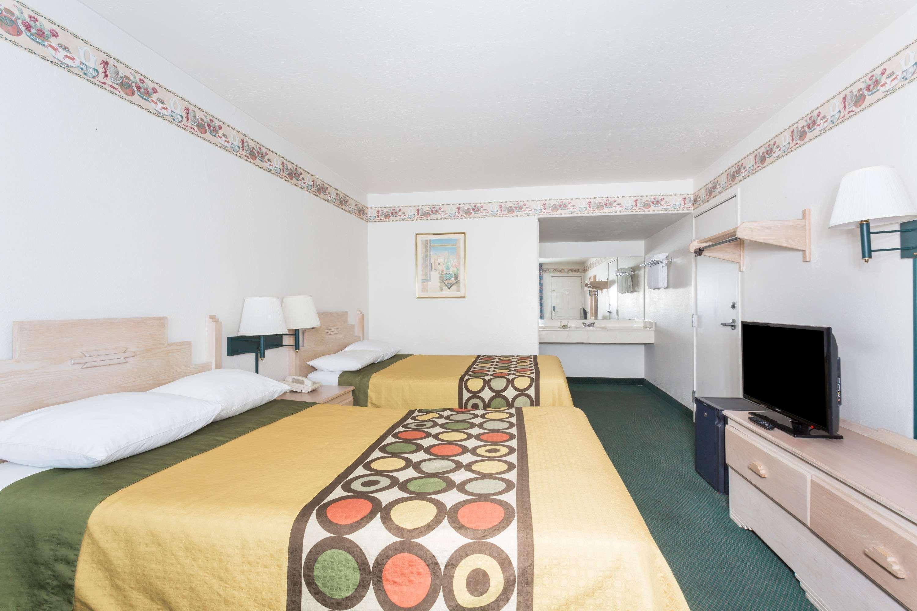 Hotel Super 8 By Wyndham Cottonwood Exterior foto